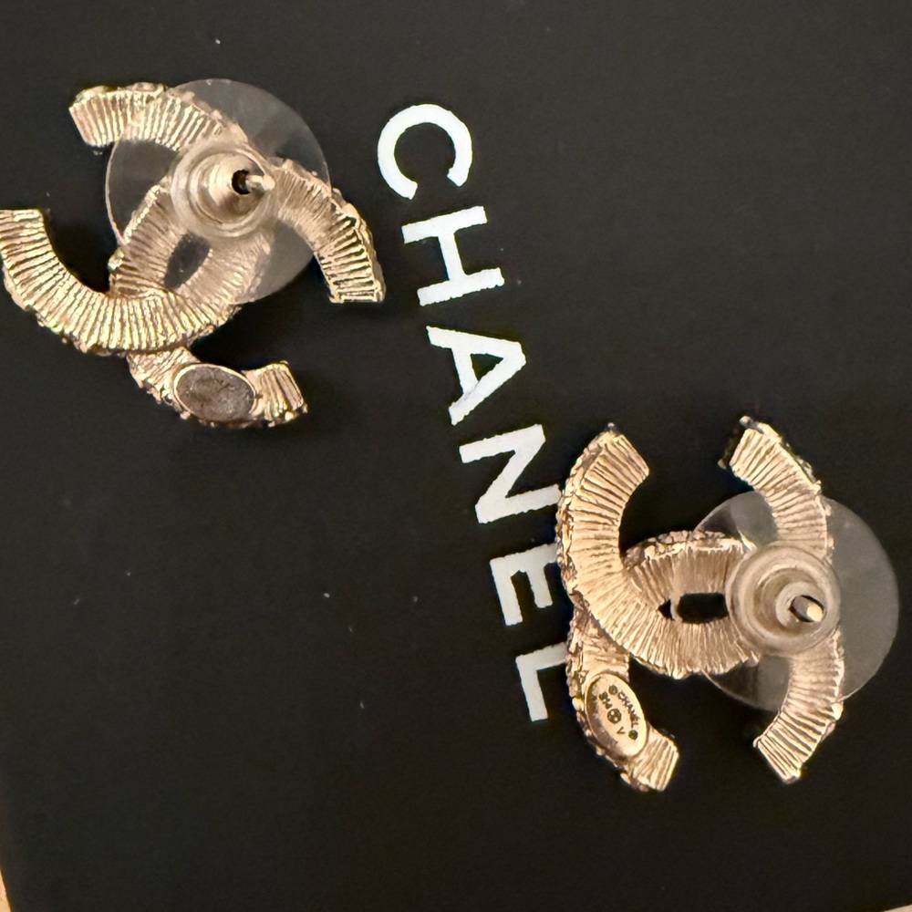CHANEL cc black enamel pierced earrings • CC • like new! - Picture 3 of 6